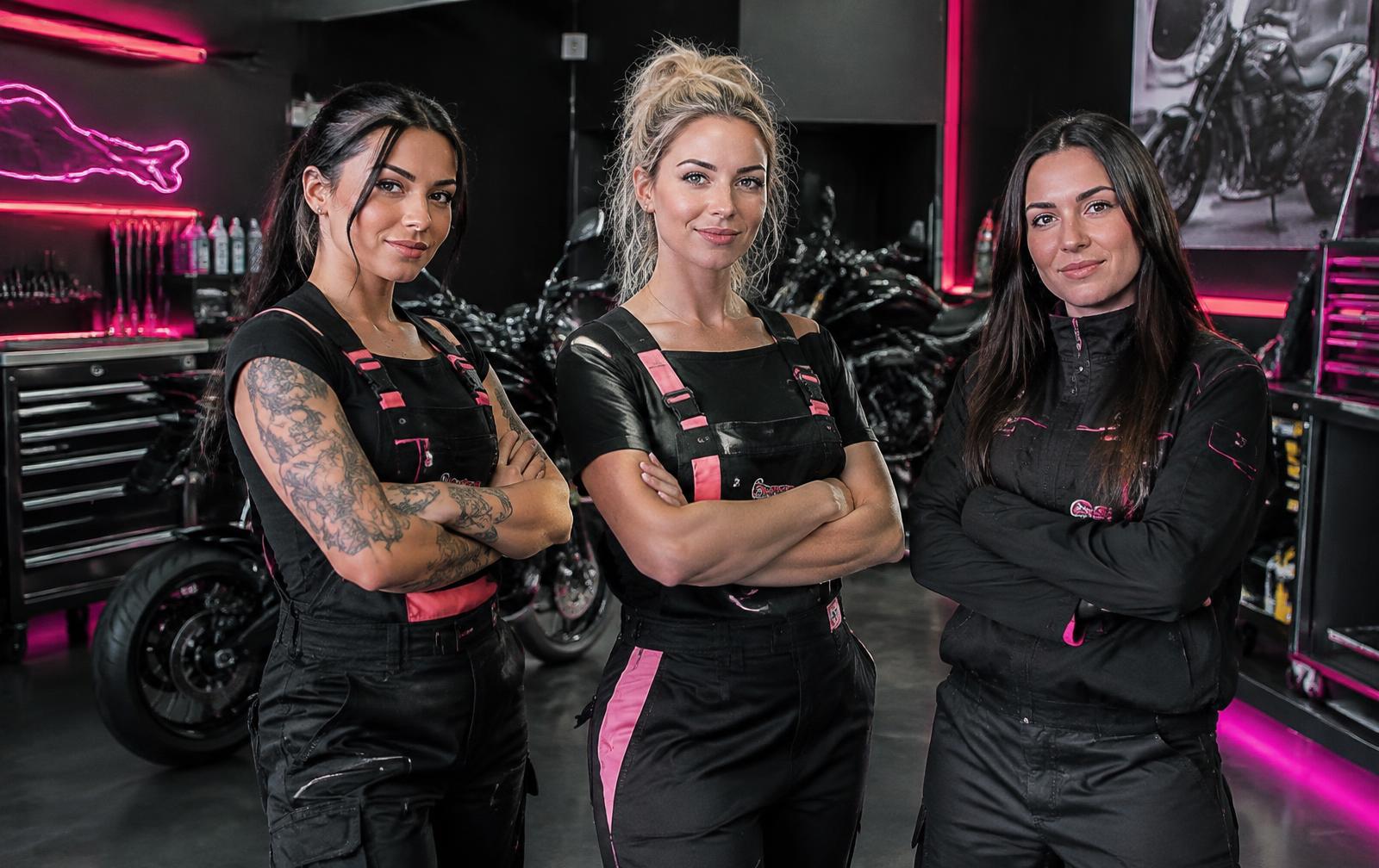 Equipo de mecánicas del Taller de Moto Chicas